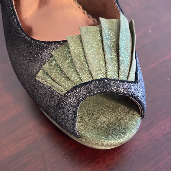 New in box Poetic License Egyptian Princess metallic green and bronze heels - Picture 5 of 8